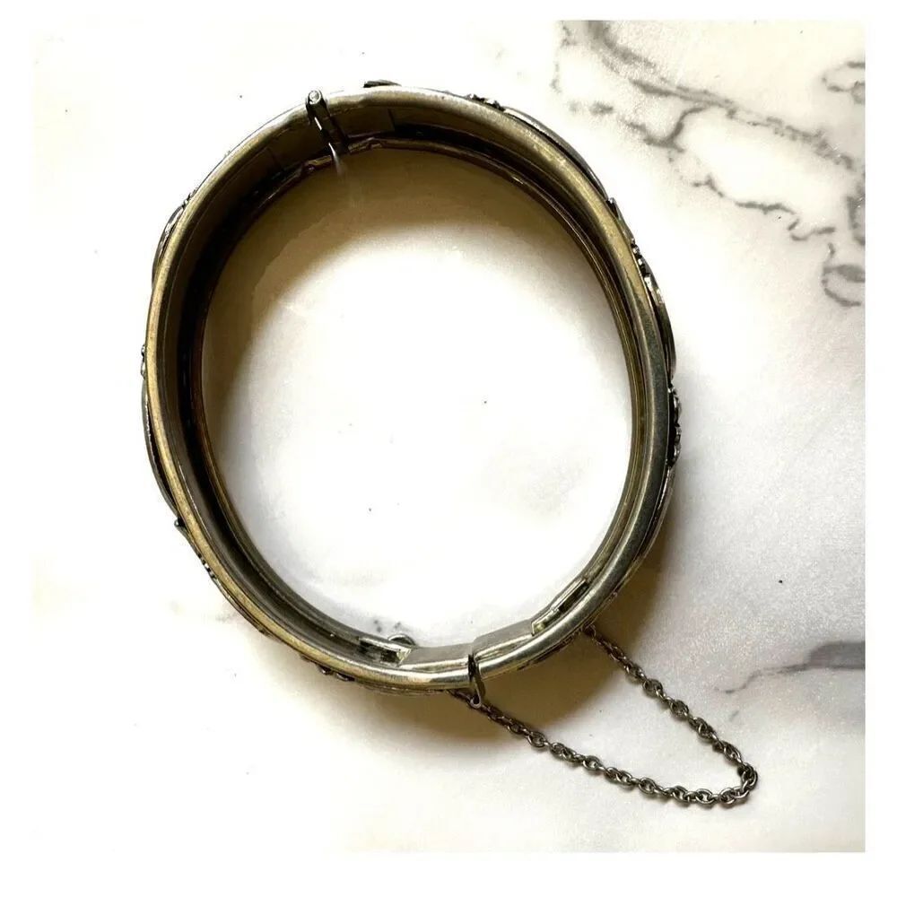 Silver tone vintage clamper bracelet - Picture 9 of 9